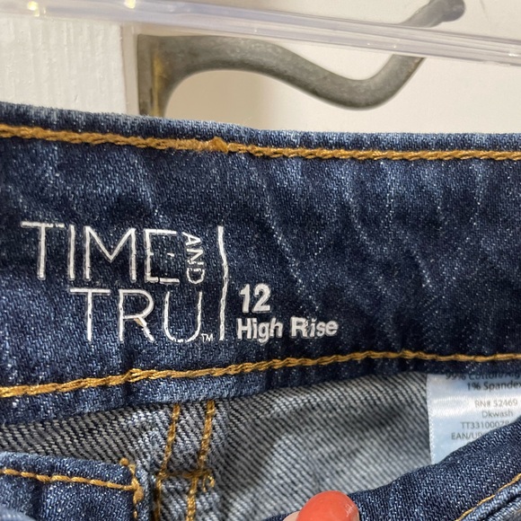 Nice pair of jeans , light distressing - Picture 3 of 7